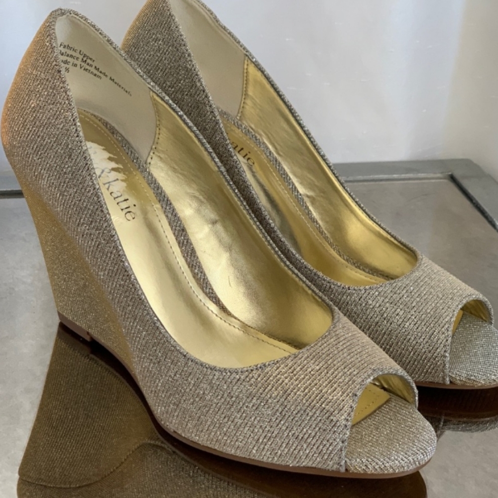 Gold glitter wedge